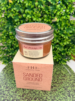 Sanded Ground Clarifying Mud Mask