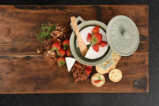 DA2320A 7Ó Rnd x3Ó H Stoneware Baker w/ Spreader Grey/White