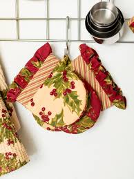Winterberry Patchwork Mini Mitt Set