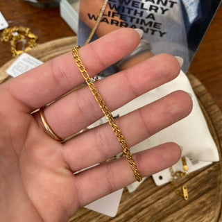ChanSutt WR Gold Dainty Chain Bracelet